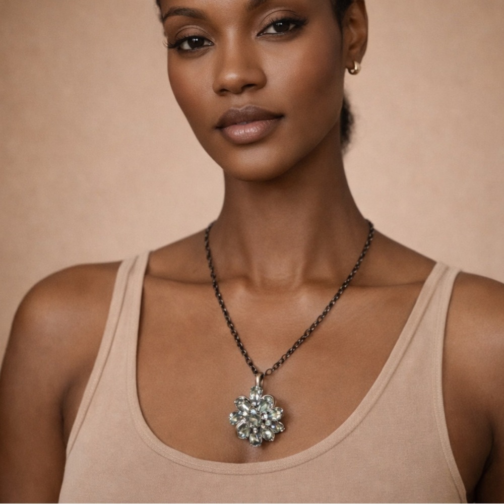 Crystal Flower Statement Necklace Rhinestone Floral Pendant Silver Tone Chain
